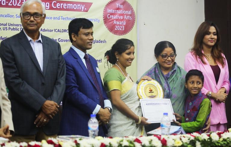 “দ্য ইন্টারন্যাশনাল ক্রিয়েটিভ আর্টস এওয়ার্ড” পেলেন জেসমিন জুঁই