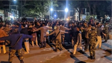 চবিতে ছাত্রদল-শিক্ষার্থীরা মুখোমুখি অবস্থানে
